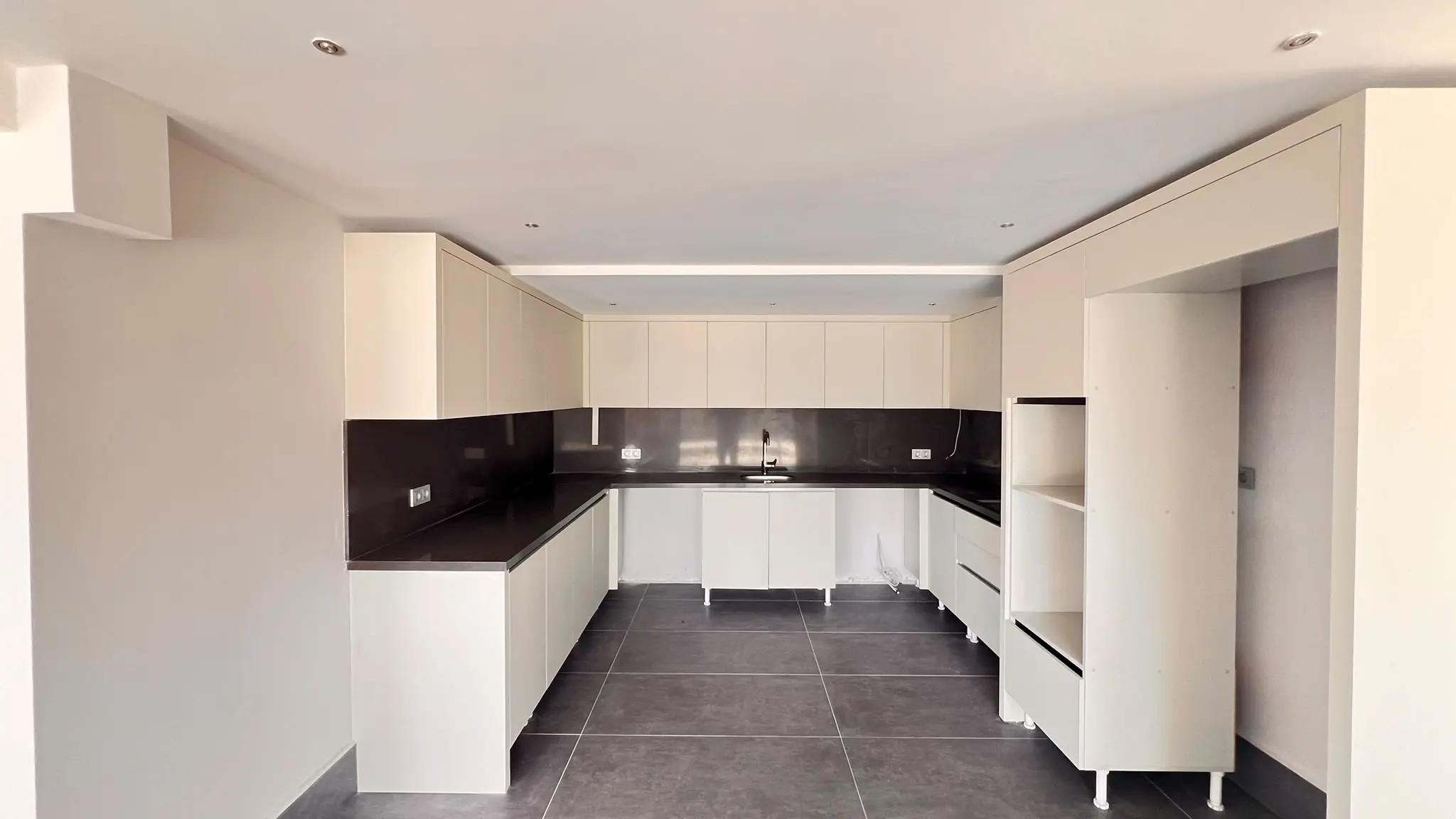 Fitted kitchen